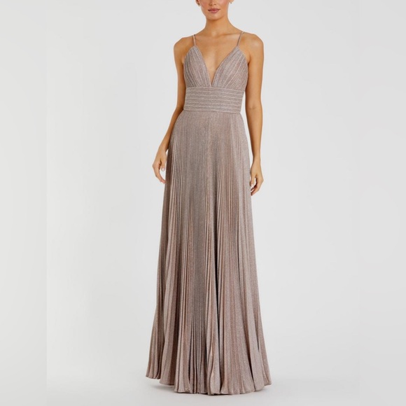 IEENA 1 FOR MAC DUGGAL 30725 Size 10 - Picture 1 of 12